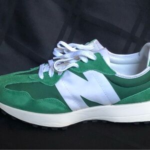 New Balance 327 Mens Green & White Size 9.5D Shoes